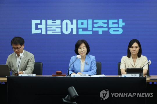 김은경 더불어민주당 혁신위원장이 6일 오전 서울 여의도 중앙당사에서 열린 제6차 회의에서 발언하고 있다.<연합뉴스>